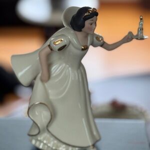 Disney Snow White Cream and Gold Sculpture